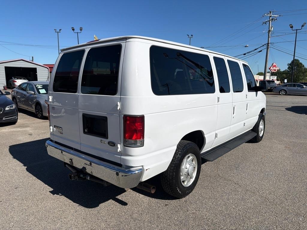 Ford Econoline Wagon E-350 Super Duty XLT 2013