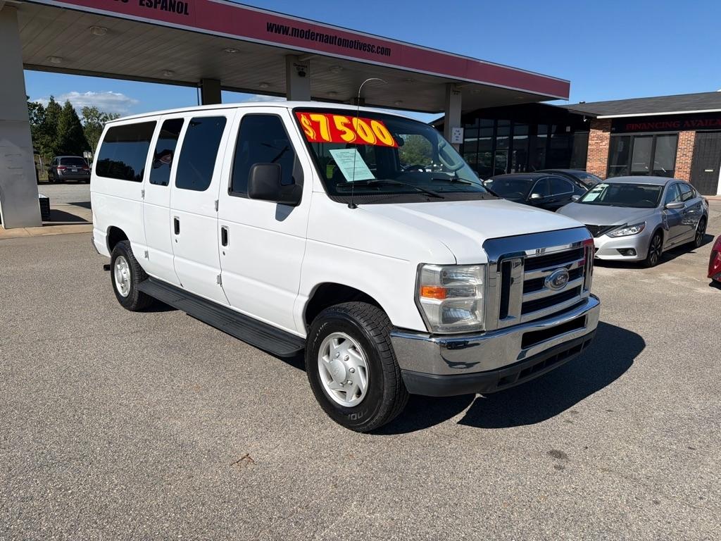 Ford Econoline Wagon E-350 Super Duty XLT 2013