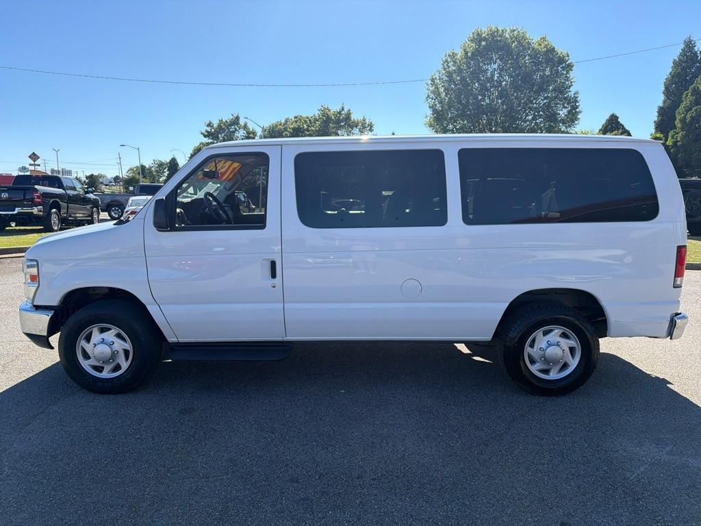 Ford Econoline Wagon E-350 Super Duty XLT 2013