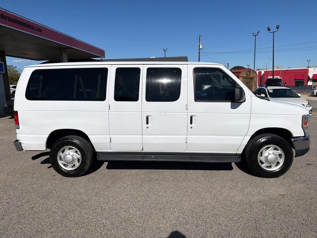 Ford Econoline Wagon E-350 Super Duty XLT 2013