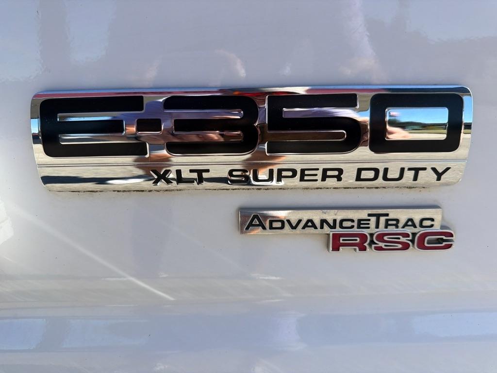 Ford Econoline Wagon E-350 Super Duty XLT 2013