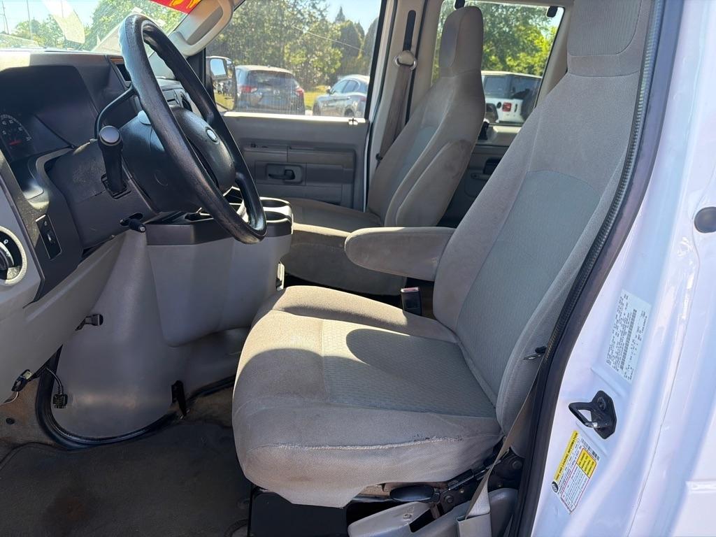 Ford Econoline Wagon E-350 Super Duty XLT 2013