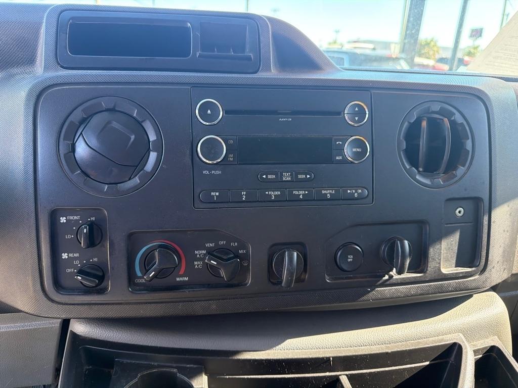Ford Econoline Wagon E-350 Super Duty XLT 2013
