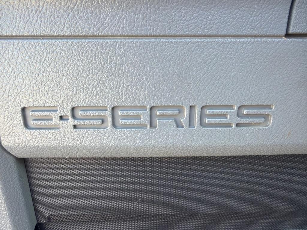 Ford Econoline Wagon E-350 Super Duty XLT 2013