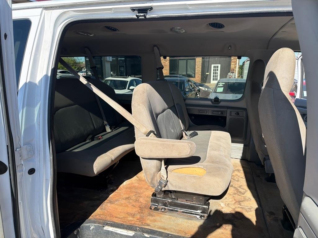 Ford Econoline Wagon E-350 Super Duty XLT 2013
