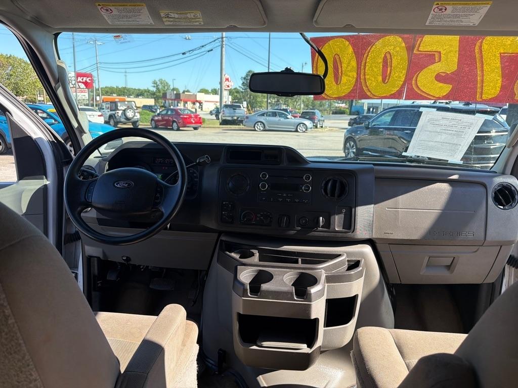 Ford Econoline Wagon E-350 Super Duty XLT 2013
