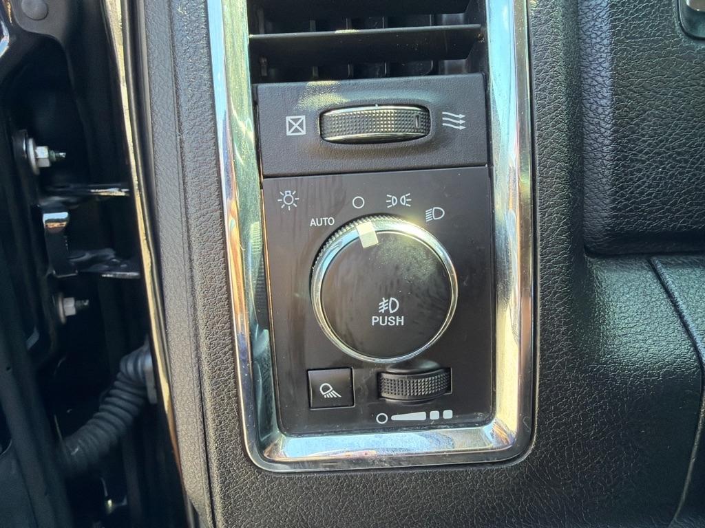 RAM 3500 Laramie 4x4 Mega Cab 6'4" Box 2017