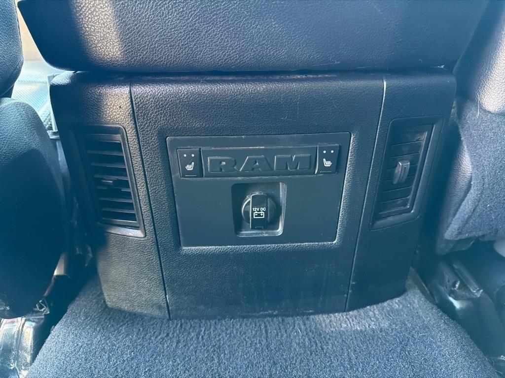 RAM 3500 Laramie 4x4 Mega Cab 6'4" Box 2017