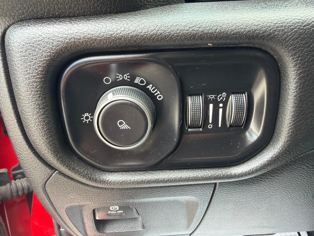 RAM 1500 Tradesman 4x2 Crew Cab 5'7" Box 2019