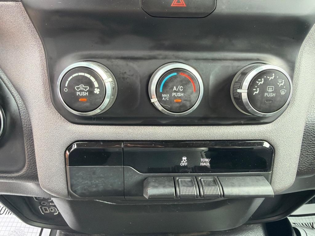 RAM 1500 Tradesman 4x2 Crew Cab 5'7" Box 2019