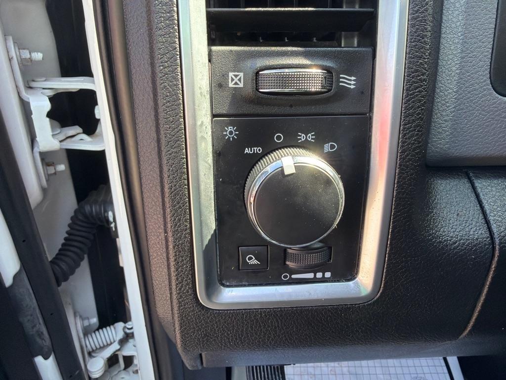 RAM 1500 Classic SLT 4x2 Crew Cab 6'4" Box 2020