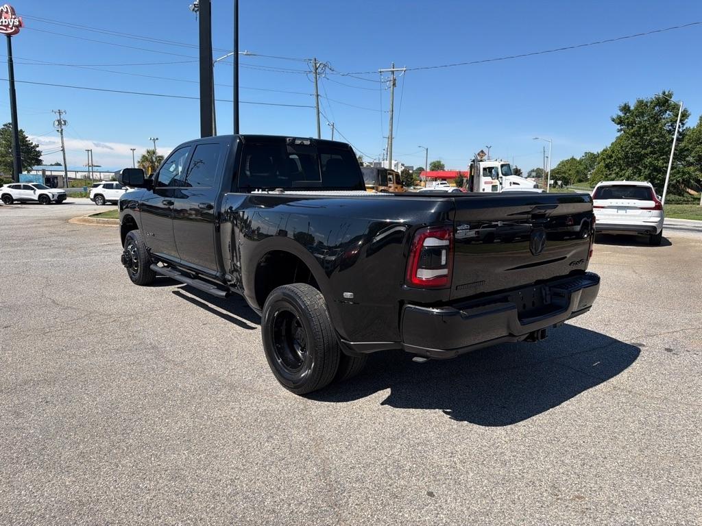 RAM 3500 Big Horn 4x4 Crew Cab 8' Box 2022