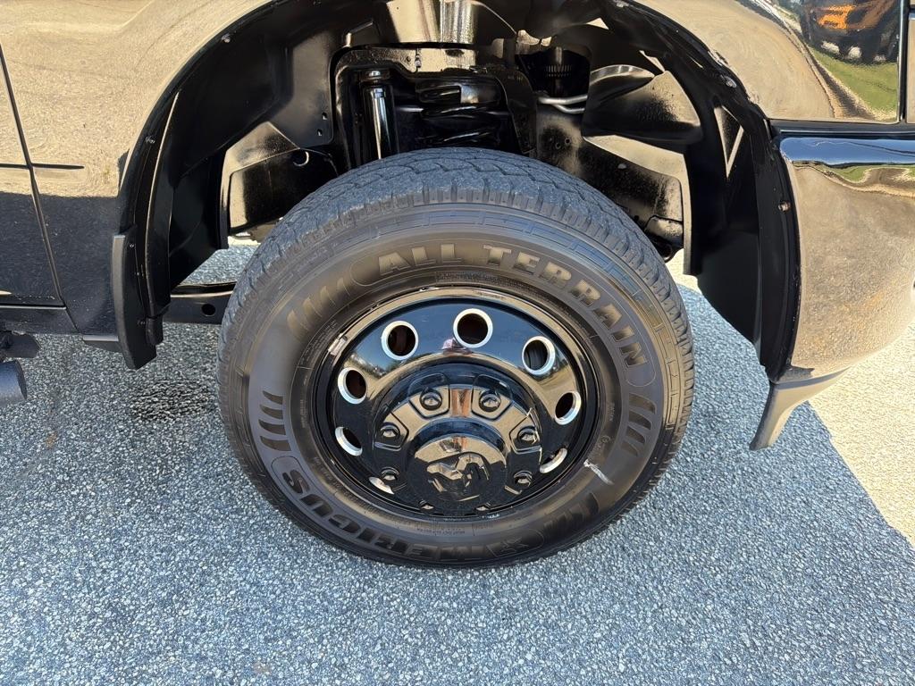 RAM 3500 Big Horn 4x4 Crew Cab 8' Box 2022