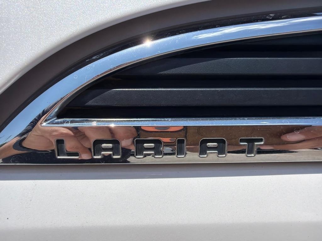 Ford Super Duty F-350 SRW 4WD Crew Cab 156" Lariat 2015