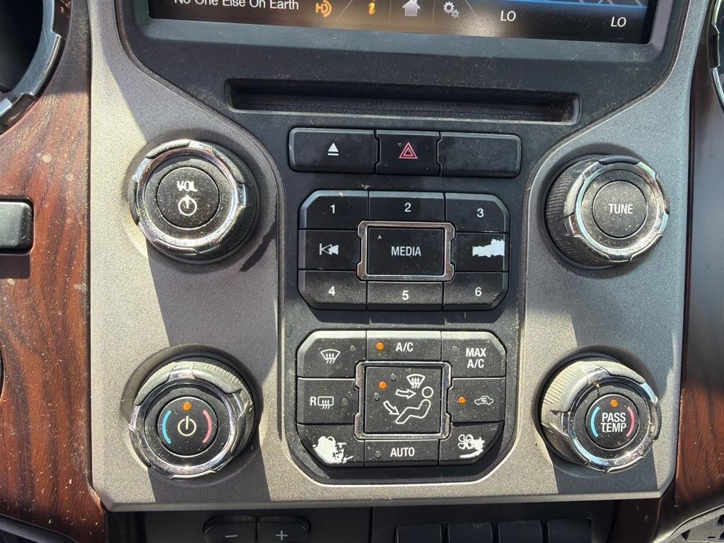 Ford Super Duty F-350 SRW 4WD Crew Cab 156" Lariat 2015