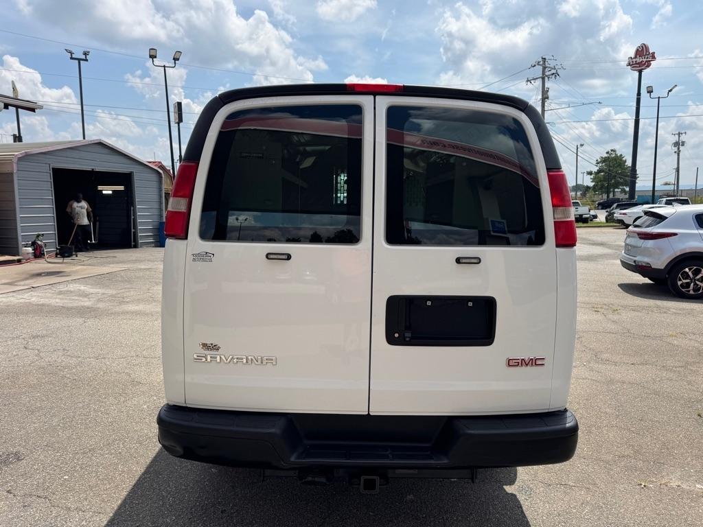 GMC Savana Cargo Van RWD 3500 135" 2017