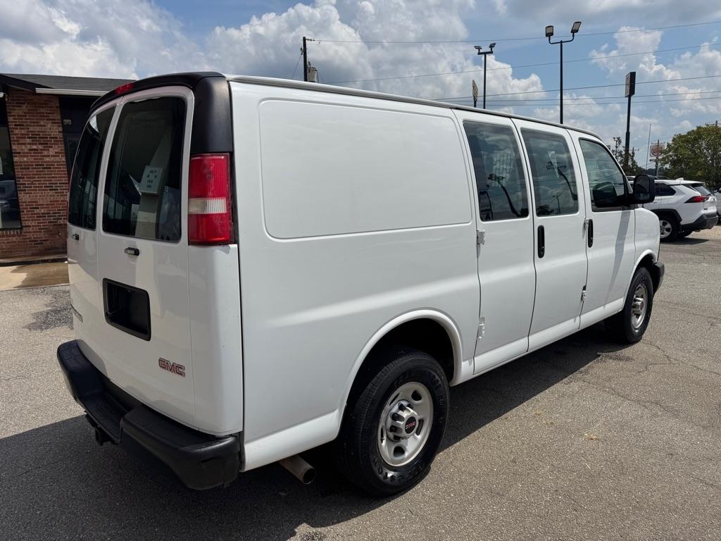 GMC Savana Cargo Van RWD 3500 135" 2017