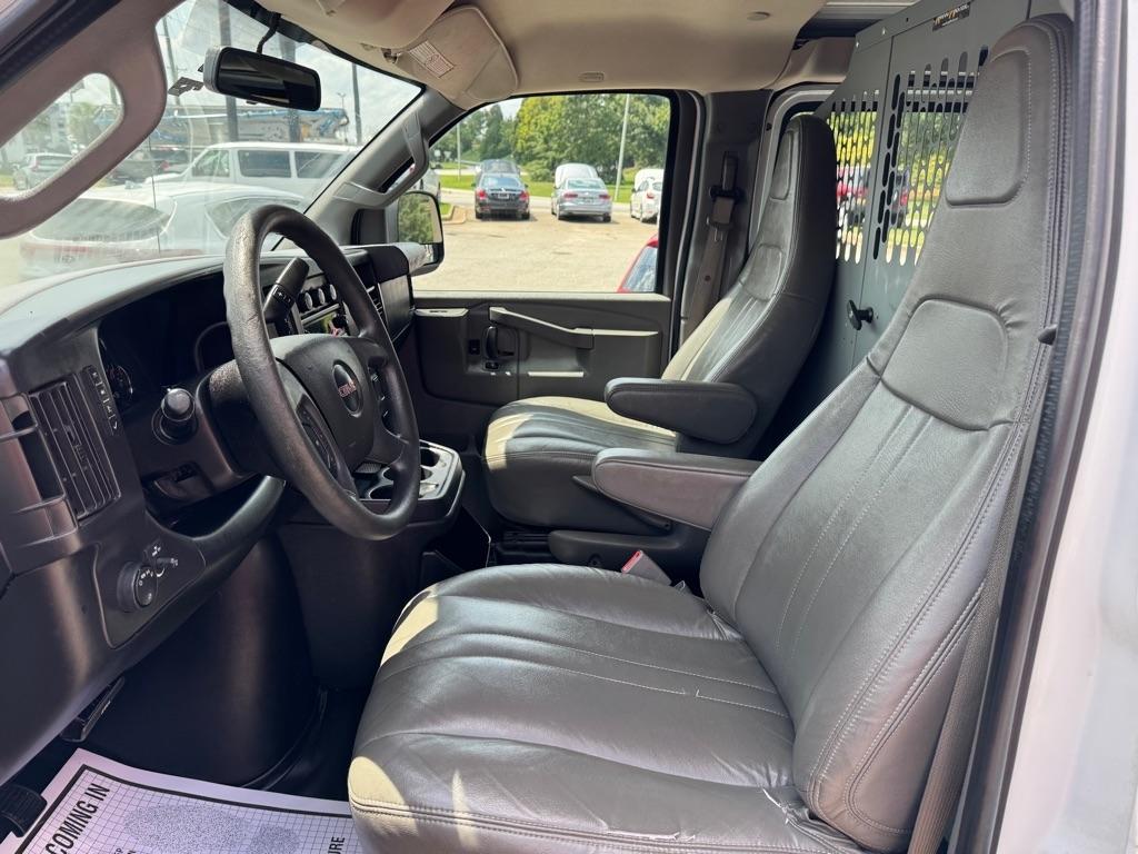 GMC Savana Cargo Van RWD 3500 135" 2017