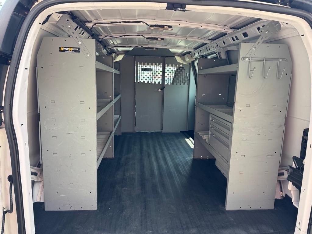 GMC Savana Cargo Van RWD 3500 135" 2017
