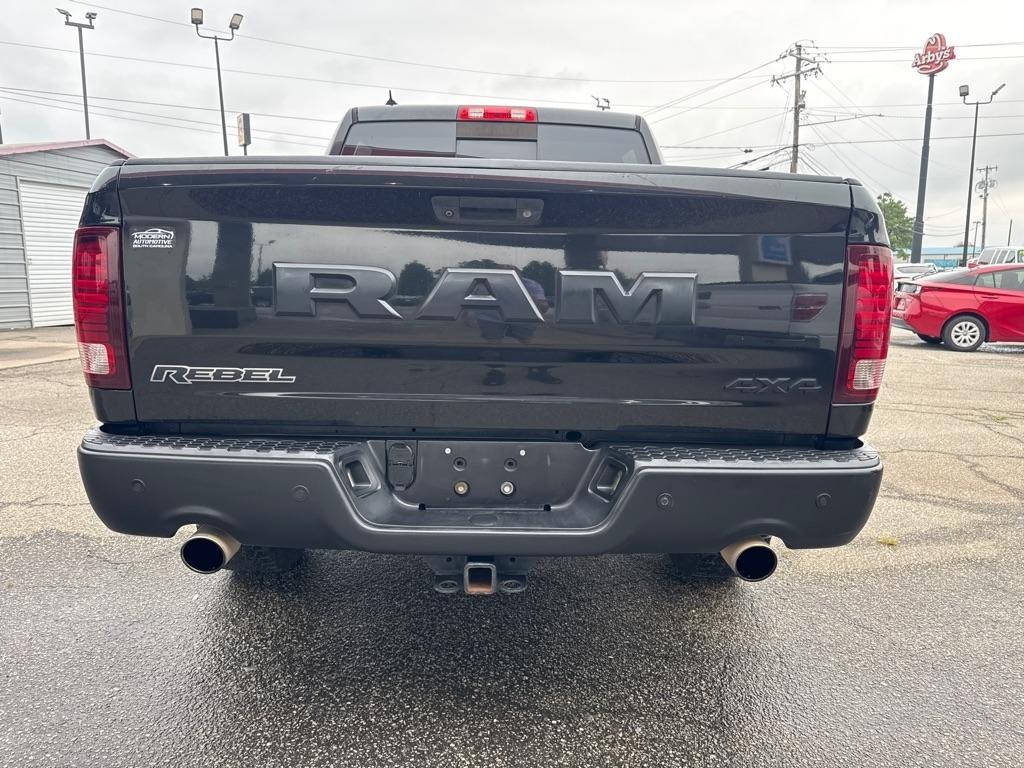 RAM 1500 4WD Crew Cab 140.5" Rebel 2016