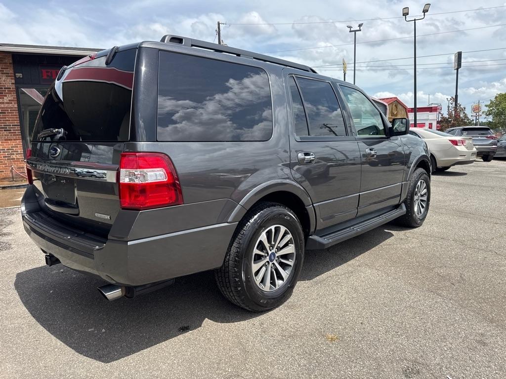 Ford Expedition 2WD 4dr XLT 2016