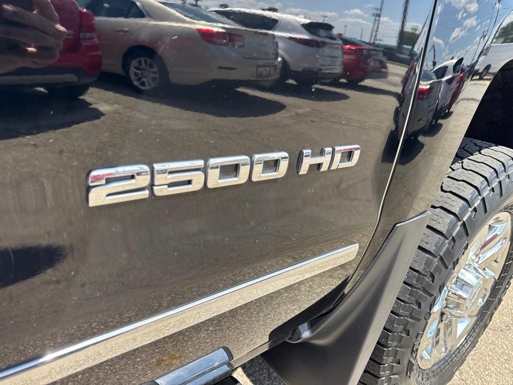Chevrolet Silverado 2500HD Built After Aug 14 4WD Crew Cab 153.7" LTZ 2015