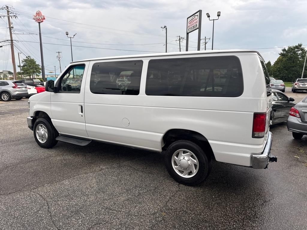 Ford Econoline Wagon E-350 Super Duty XL 2014