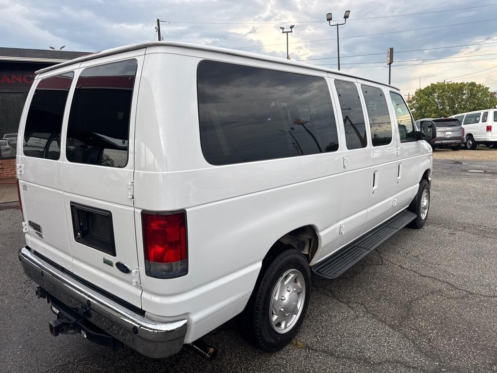 Ford Econoline Wagon E-350 Super Duty XL 2014
