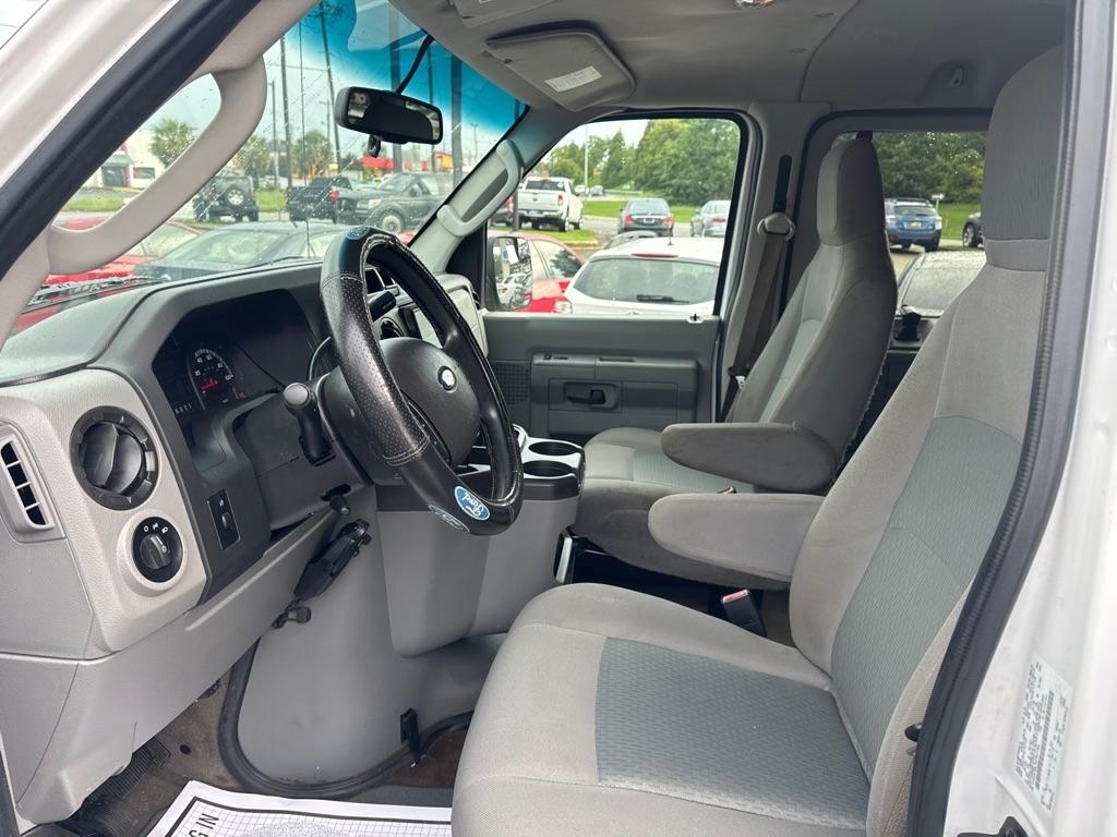 Ford Econoline Wagon E-350 Super Duty XL 2014