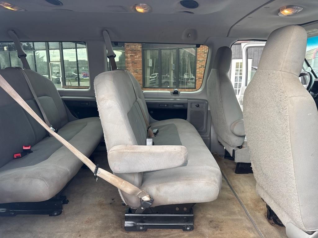 Ford Econoline Wagon E-350 Super Duty XL 2014