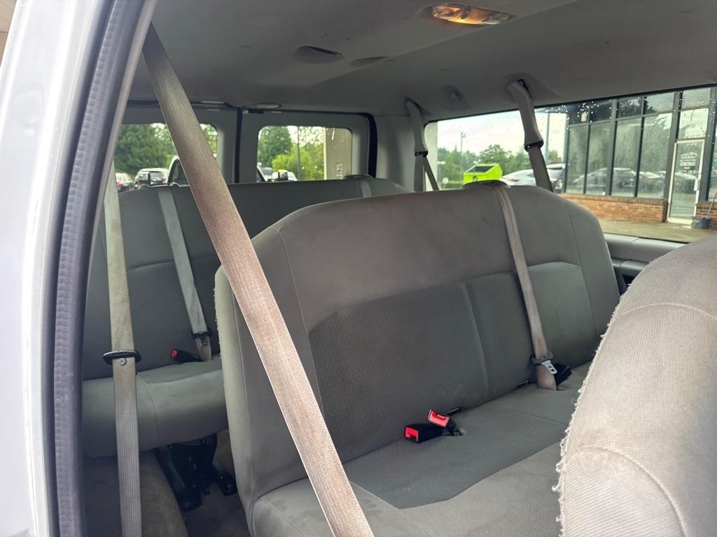 Ford Econoline Wagon E-350 Super Duty XL 2014