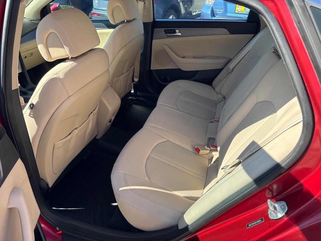 Hyundai Sonata 4dr Sdn 2.4L SE 2015