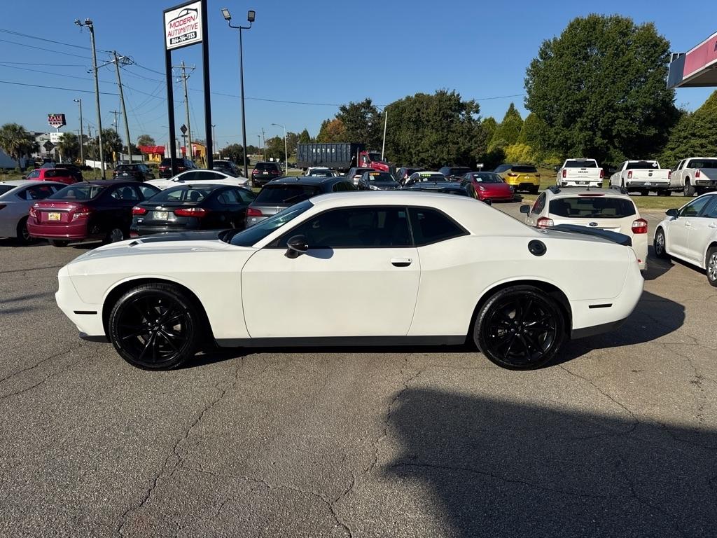 Dodge Challenger SXT RWD 2018
