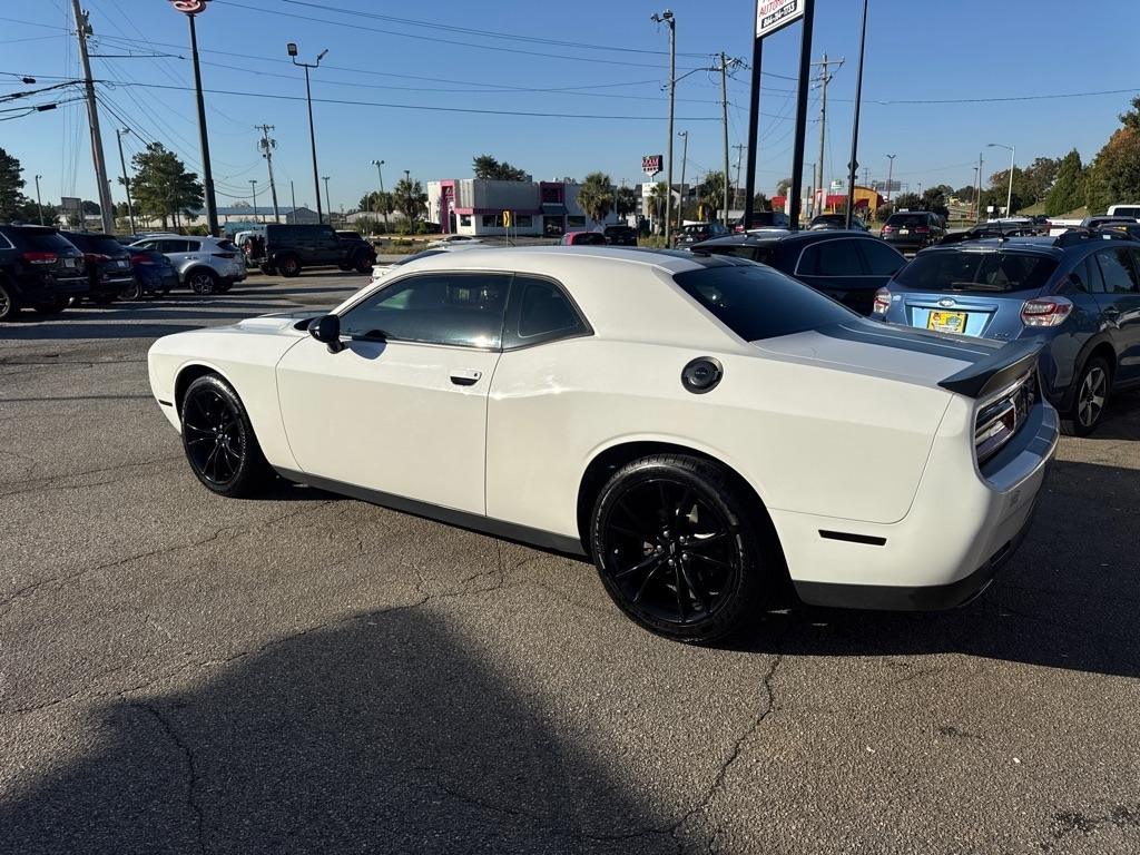 Dodge Challenger SXT RWD 2018