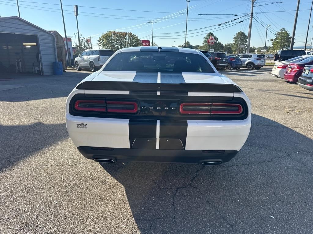 Dodge Challenger SXT RWD 2018