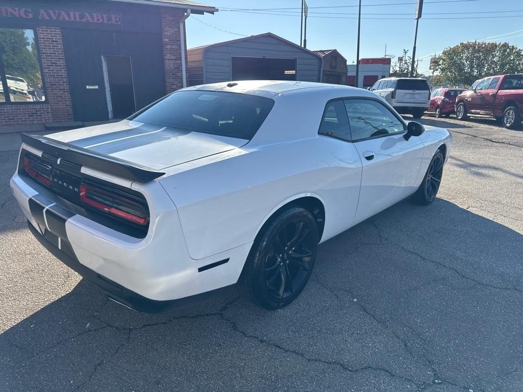 Dodge Challenger SXT RWD 2018