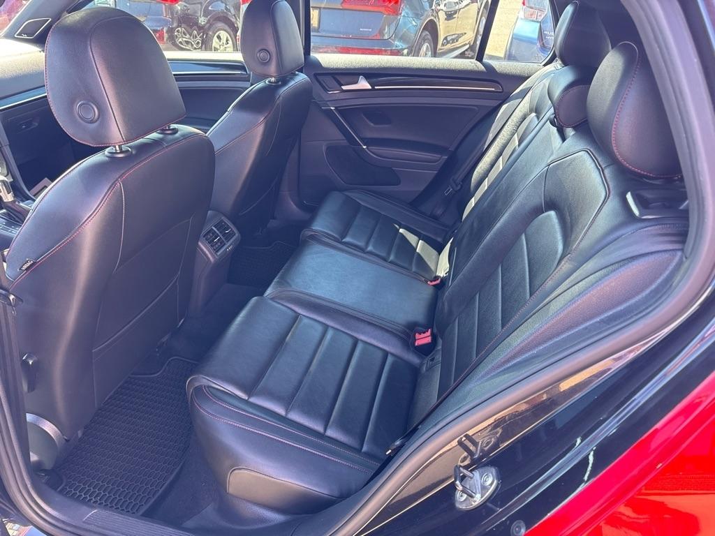 Volkswagen Golf GTI photo 9