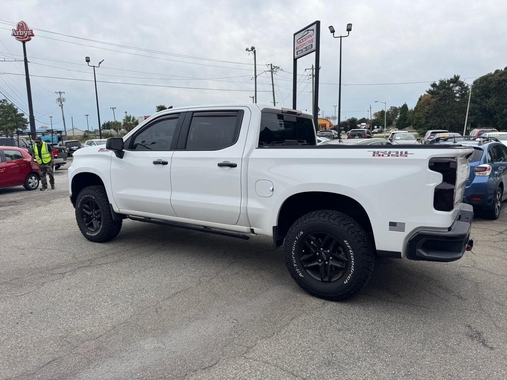 Chevrolet Silverado photo 2