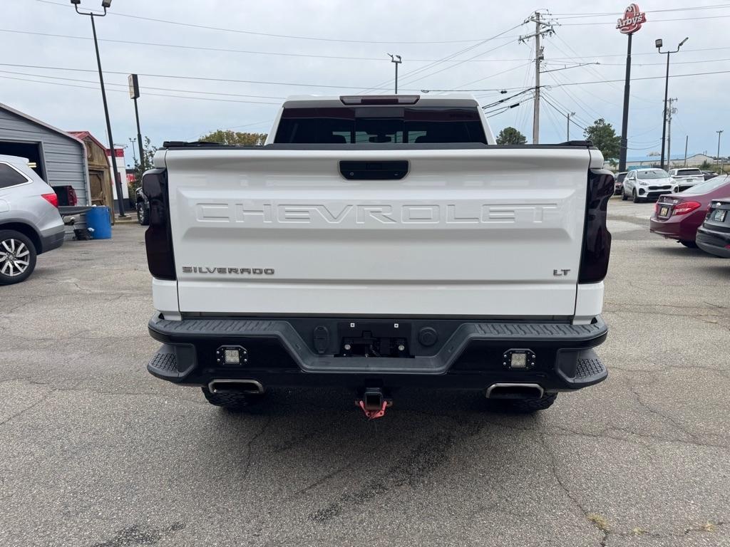 Chevrolet Silverado photo 3