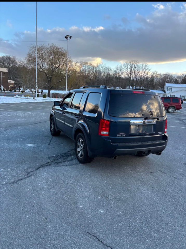 Honda Pilot Touring 4WD 5-Spd AT with DVD 2010