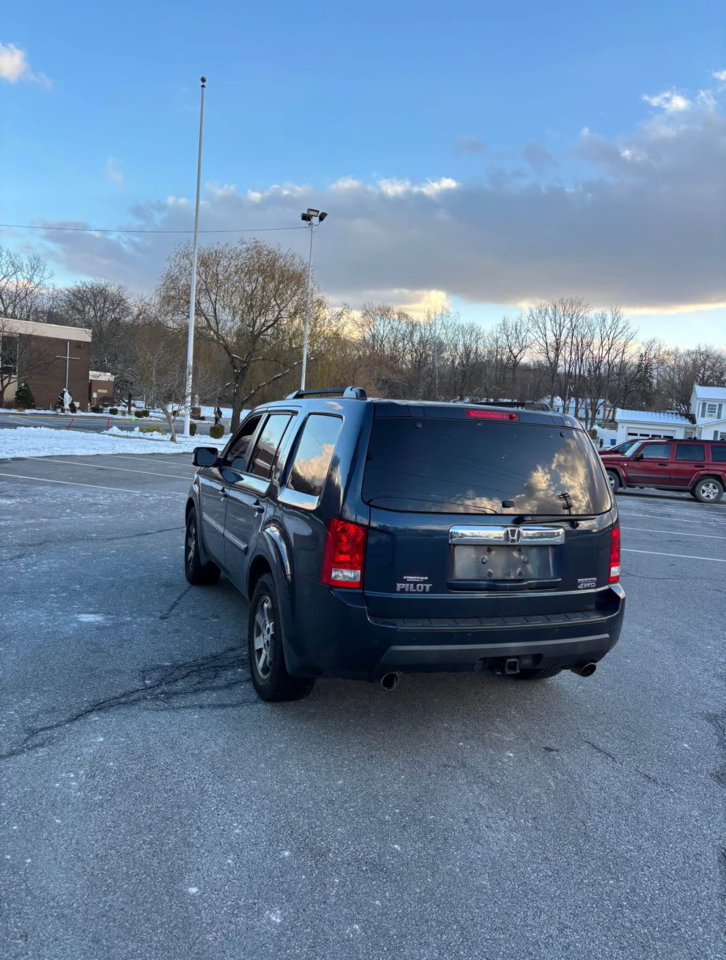 Honda Pilot Touring 4WD 5-Spd AT with DVD 2010
