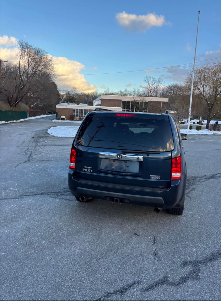 Honda Pilot Touring 4WD 5-Spd AT with DVD 2010