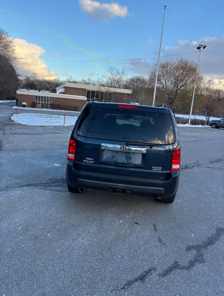 Honda Pilot Touring 4WD 5-Spd AT with DVD 2010