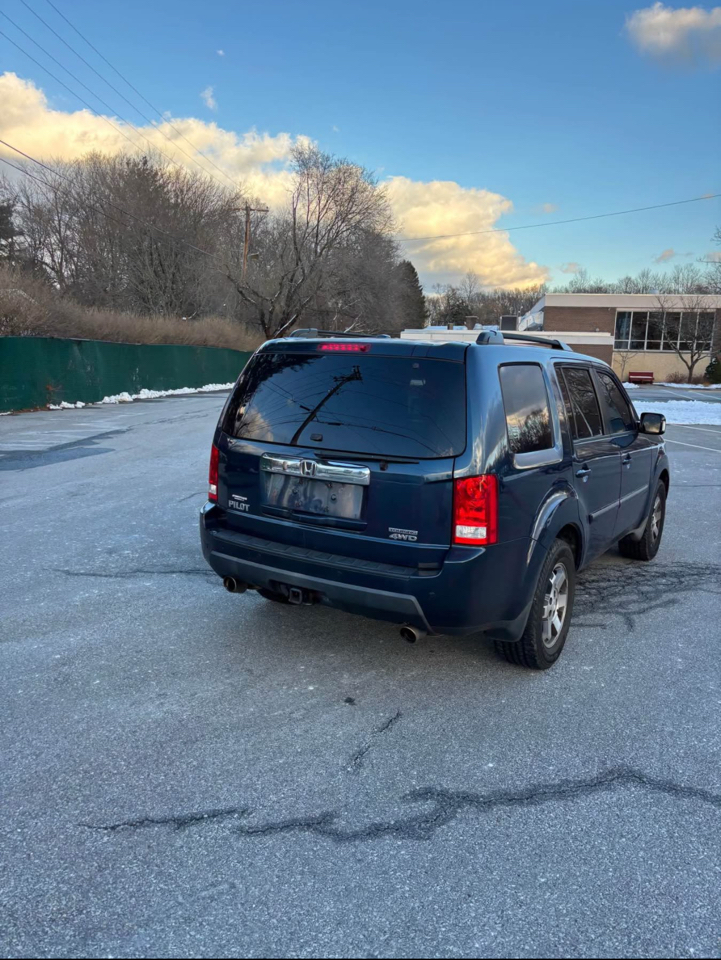 Honda Pilot Touring 4WD 5-Spd AT with DVD 2010