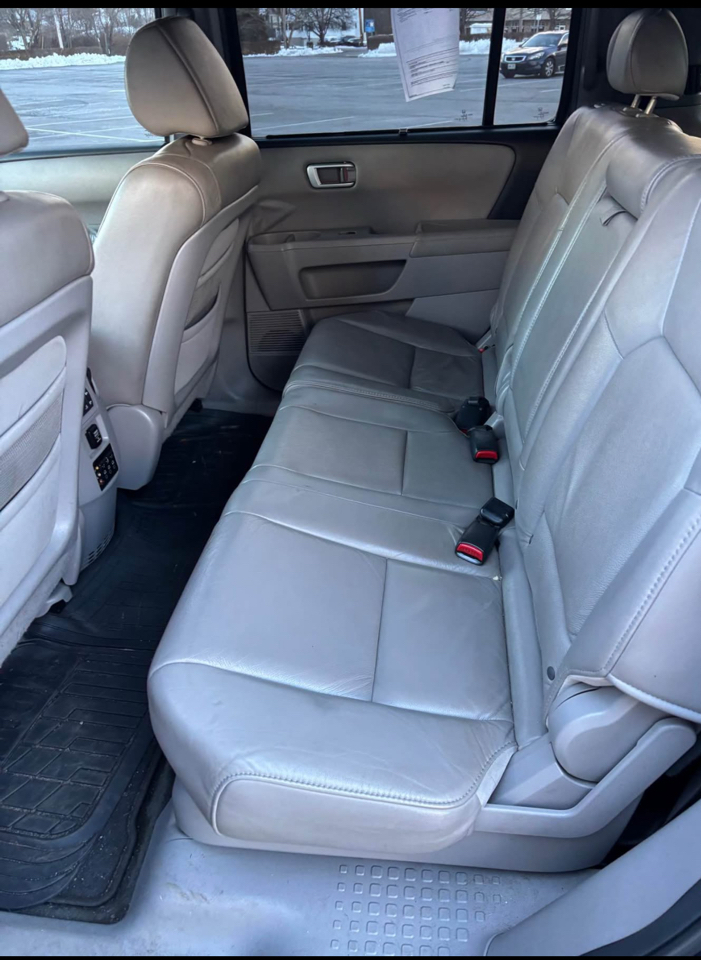 Honda Pilot Touring 4WD 5-Spd AT with DVD 2010