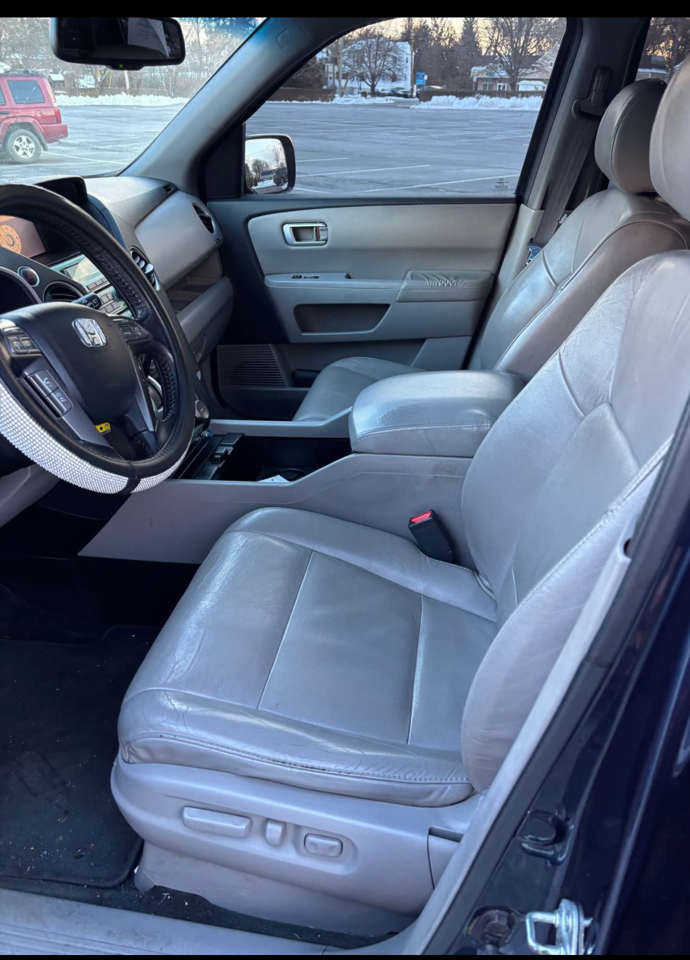 Honda Pilot Touring 4WD 5-Spd AT with DVD 2010