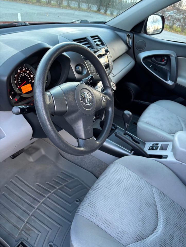Toyota RAV4 Base I4 4WD 2009