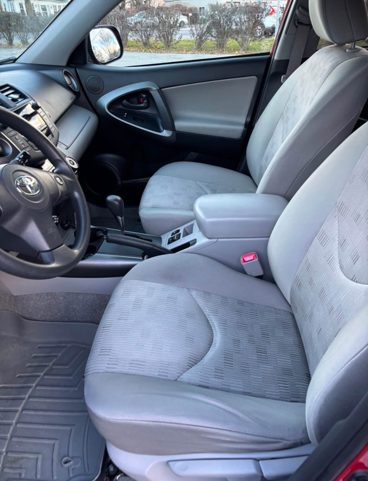 Toyota RAV4 Base I4 4WD 2009