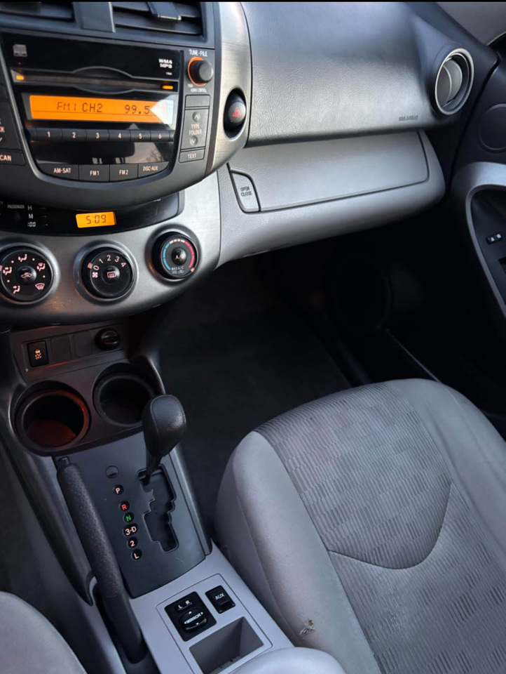 Toyota RAV4 Base I4 4WD 2011