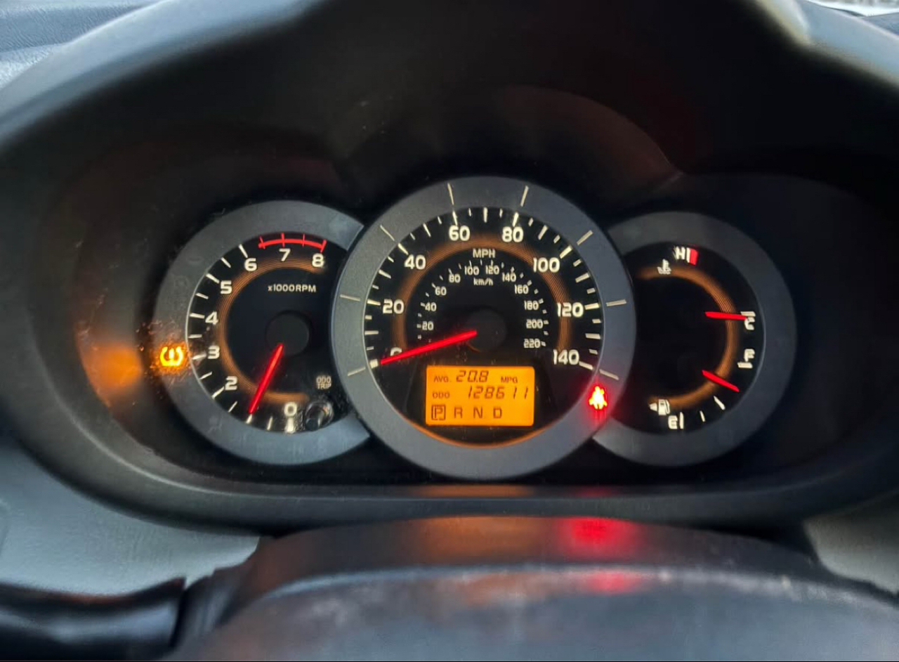 Toyota RAV4 Base I4 4WD 2011